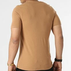 Meilleure vente 🎉 Tee 👚 Shirt Col V TV-350 Camel de Armita ⭐ -Armita Soldes 2022 armani exchange 317944 TV 350 DARK BEIGE 20220510T142421 04