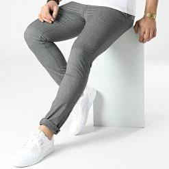 Offres ❤️ Pantalon Chino S7097 Gris Anthracite Chiné de Armita 🎉 -Armita Soldes 2022 armita 305114 J S7097 3 BLACK 20220223T134029 03