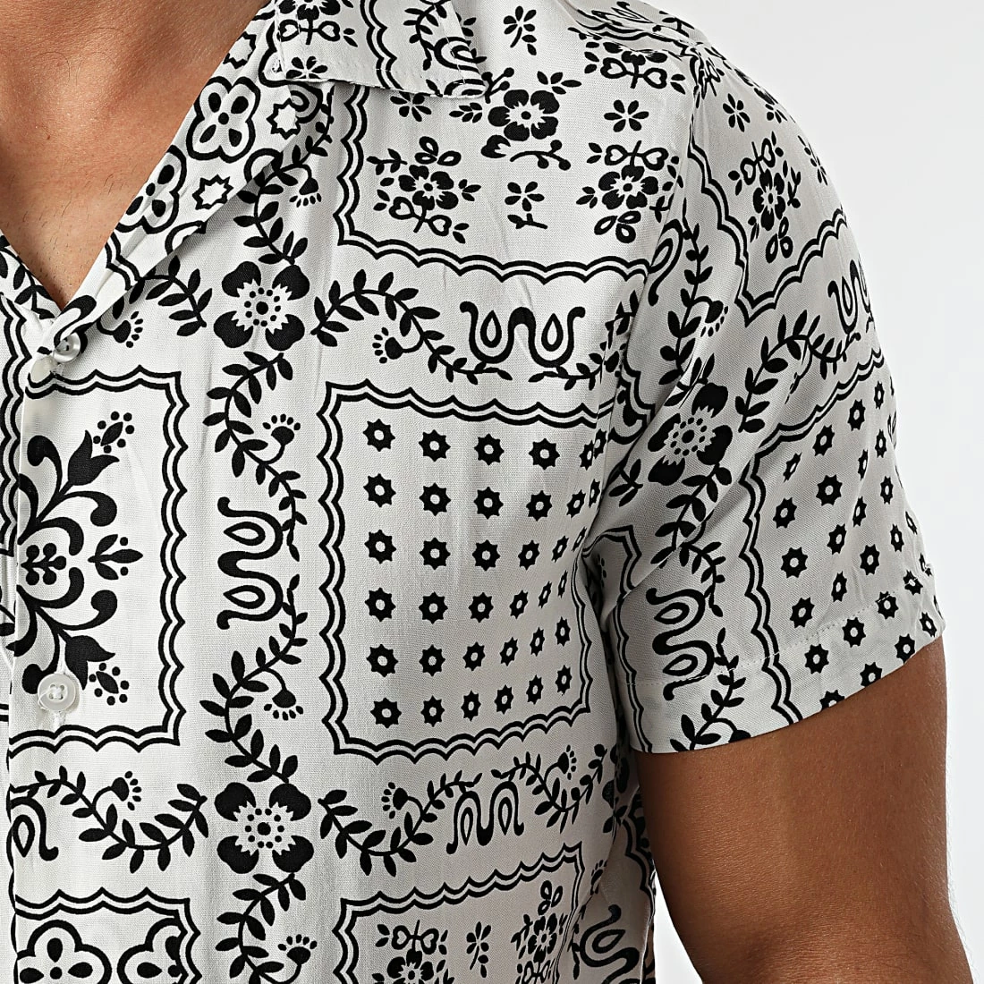 Grosses soldes 😍 Chemise A Manches Courtes CH-5199 Blanc Floral de Armita 🎉 2 Grosses soldes 😍 Chemise A Manches Courtes CH-5199 Blanc Floral de Armita 🎉 – Image 2